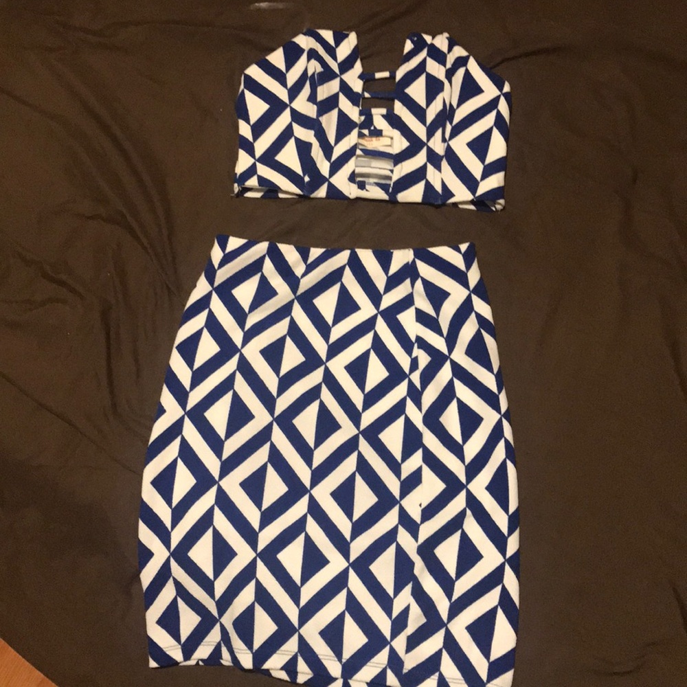 Blue and white set